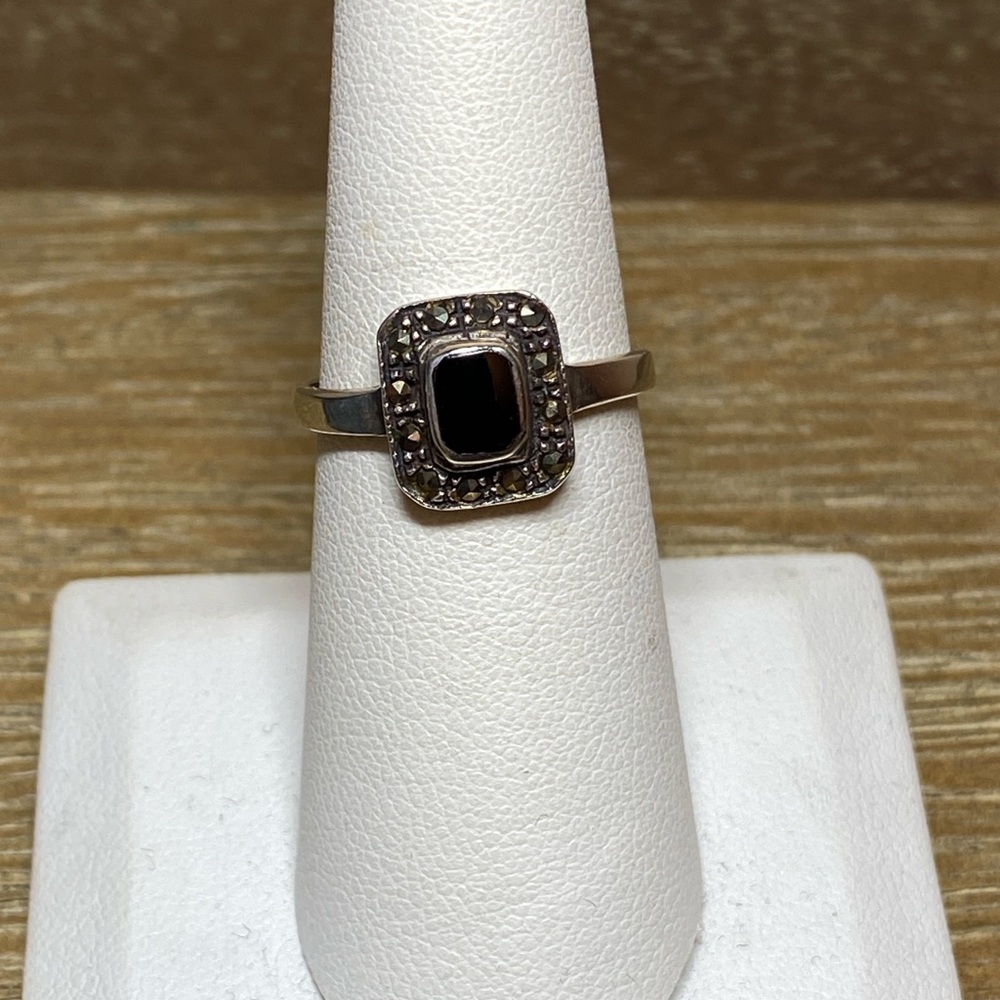 Vintage sterling silver marcasite black onyx Square Ring size 7.5